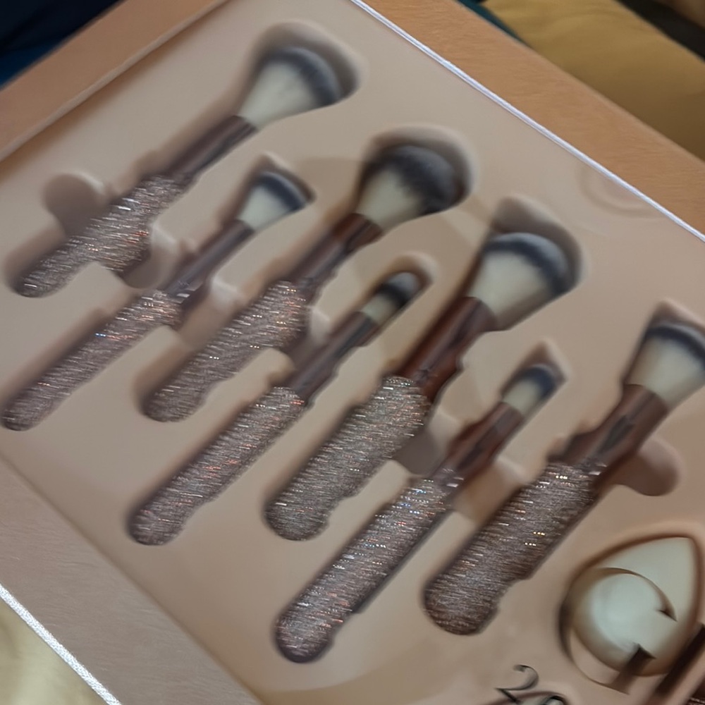 Glitter Handle Makeup Brush Set in Rose Gold and Cream